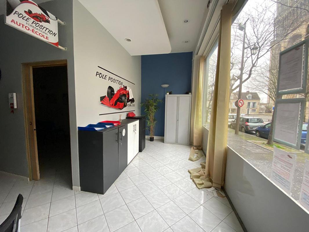 Escritório de 2 divisões em Mantes-la-Jolie, France N.º 180126