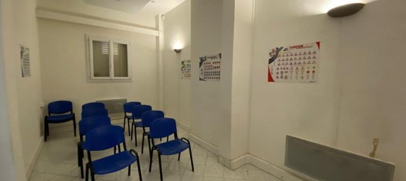 Escritório de 2 divisões em Mantes-la-Jolie, France N.º 180126 2