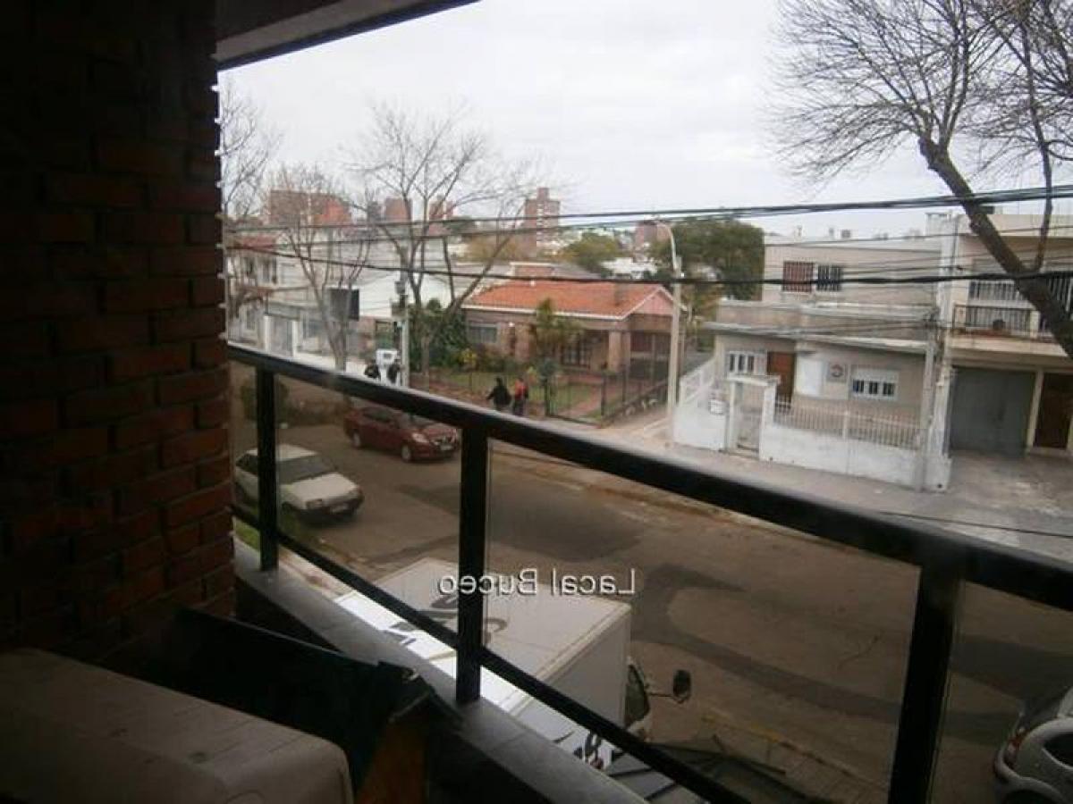 2 bedrooms House in Montevideo, Uruguay No. 12128