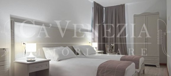 Studio in Venice, Italy No. 20311 6