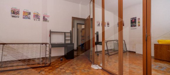 5 rooms Apartment in Bologna, Italy No. 29279 32