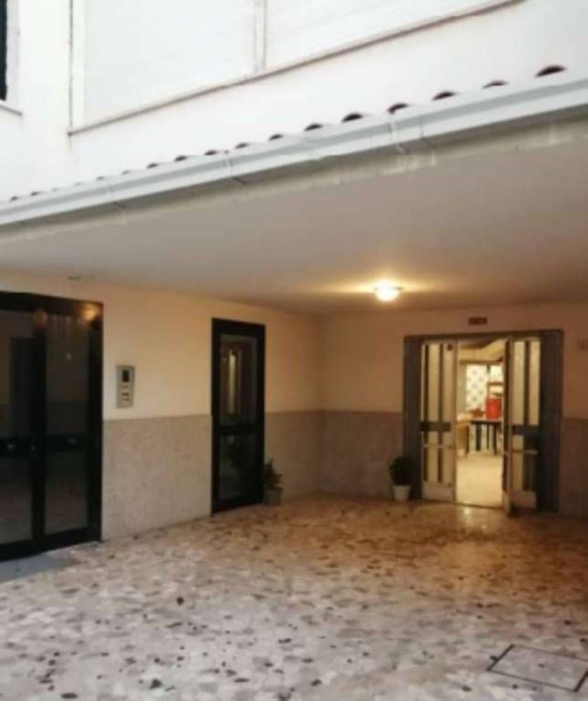 6 rooms Apartment in Fermo, Italy No. 97961