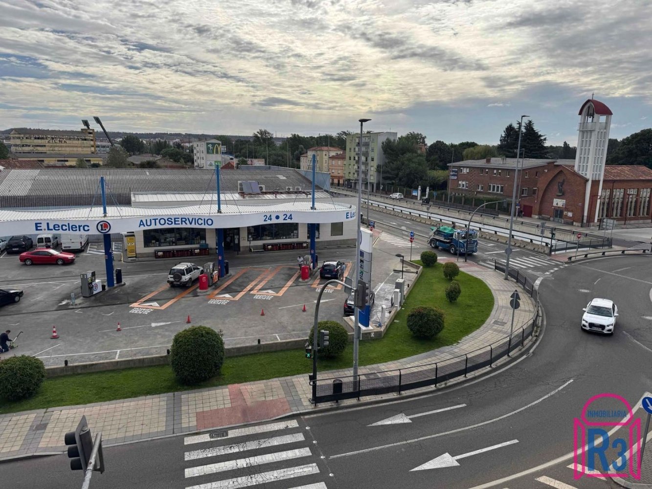 Apartamento de 3 dormitorios en León, Spain No. 260706