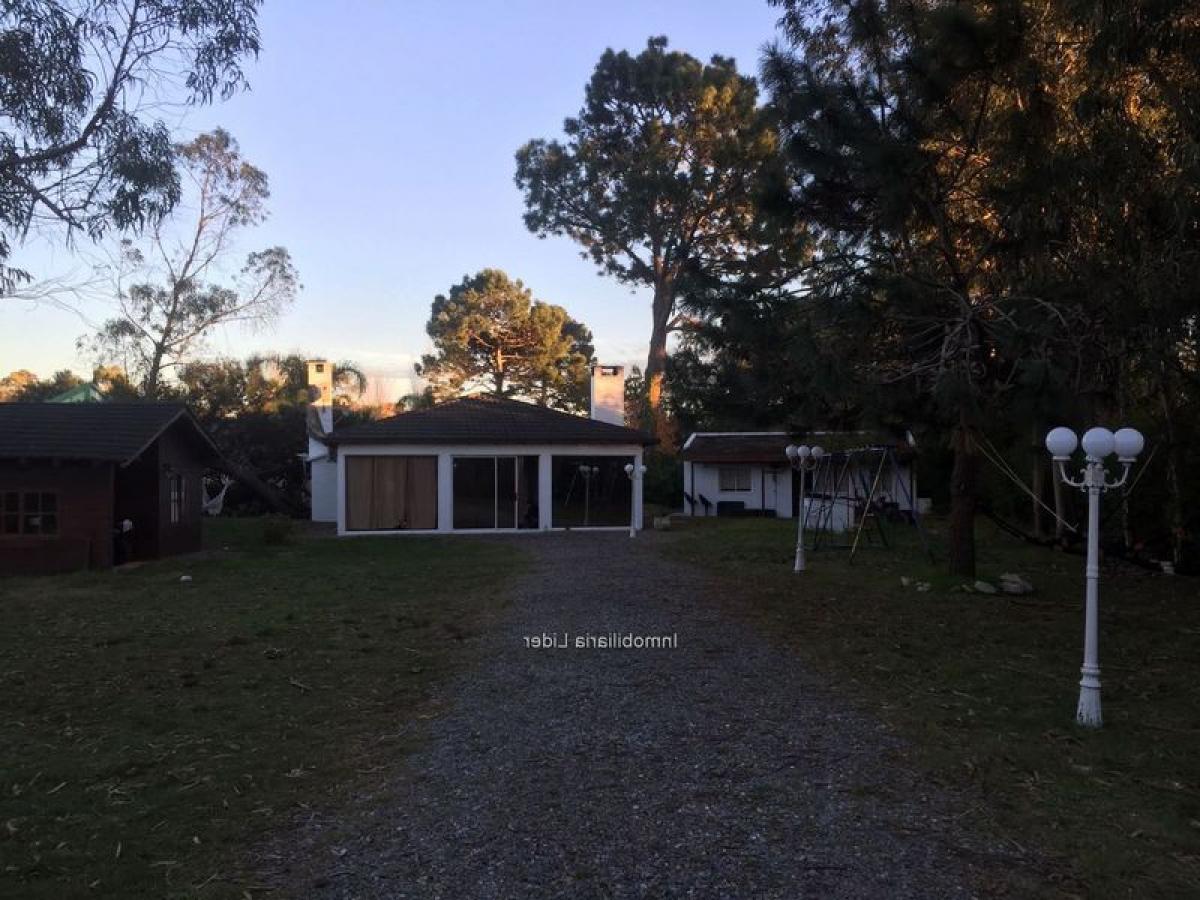 Casa de 3 dormitorios en Maldonado, Uruguay No. 12397