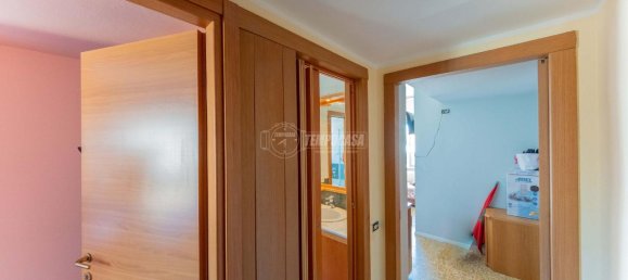 3غرفة شقة في Magenta, Italy رقم 2654 7