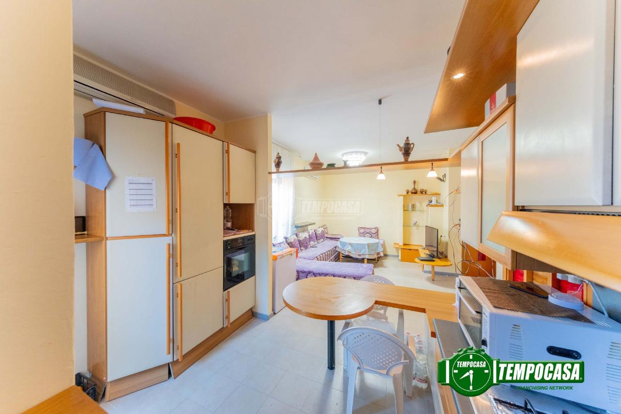 3غرفة شقة في Magenta, Italy رقم 2654