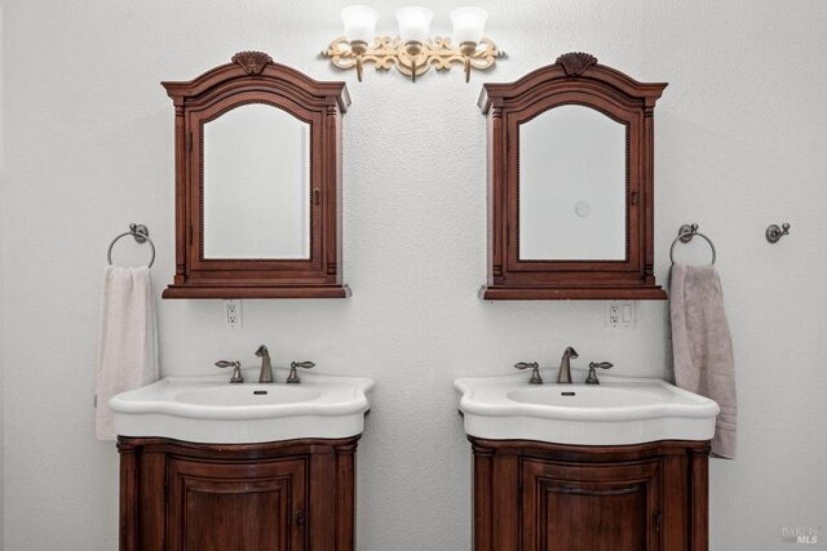 5 bedrooms House in Clearlake Oaks, USA No. 426667