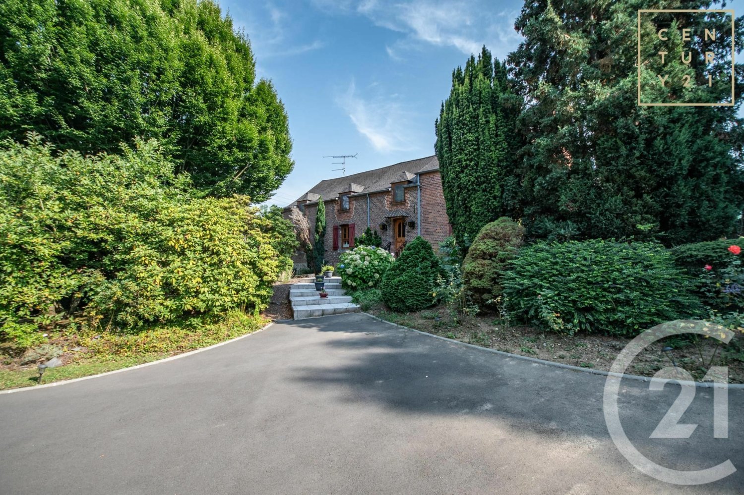 6 bedrooms House in Maubeuge, France No. 324314