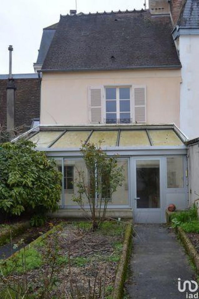 4 bedrooms House in Auxerre, France No. 9666