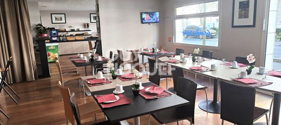 1 bedroom Apartment in Courbevoie, France No. 167625 8