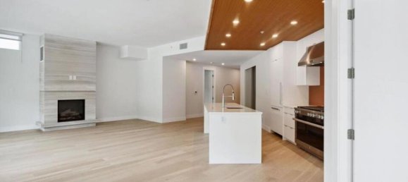 3 bedrooms Condo in British Columbia, Canada No. 1117 5