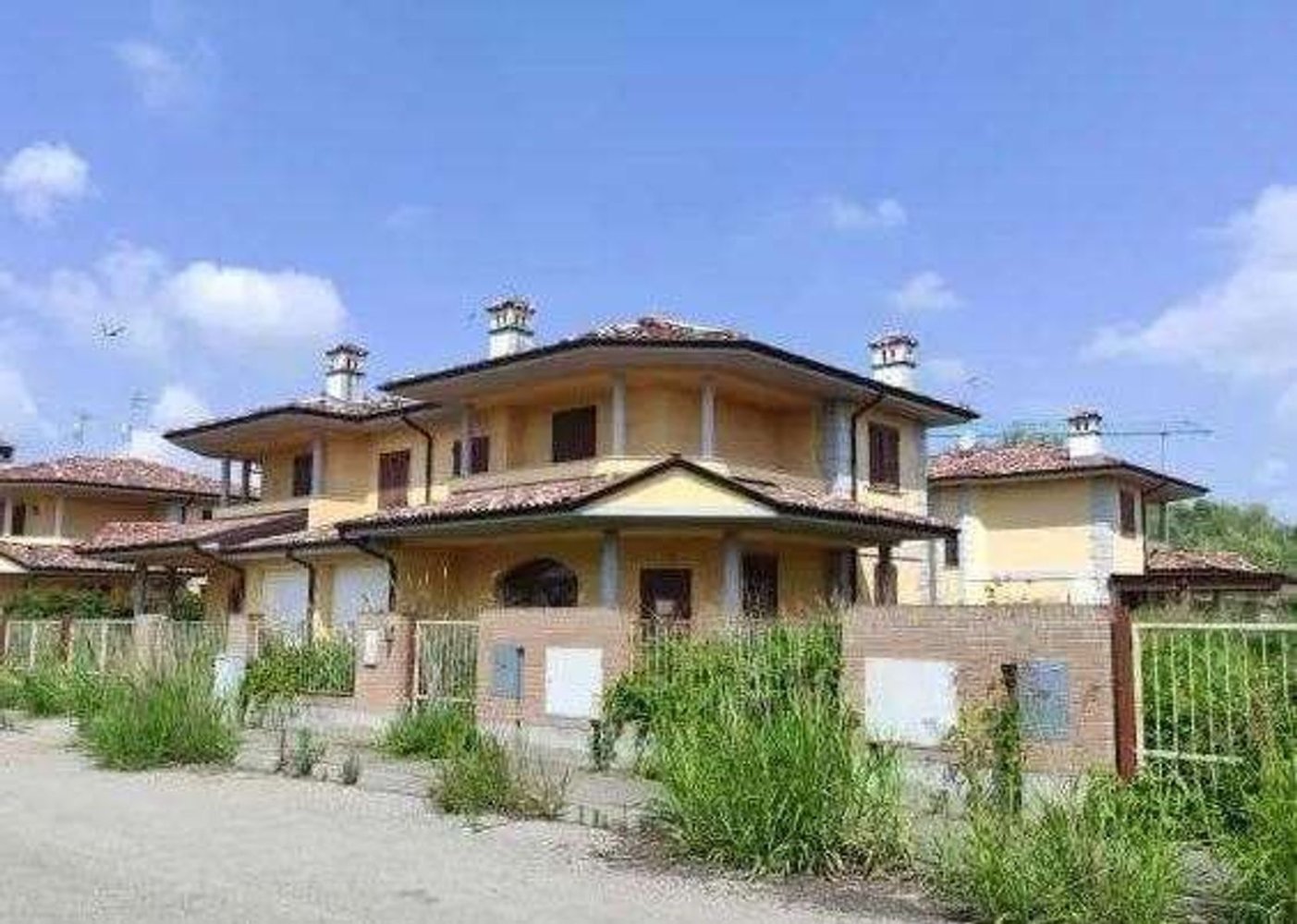 5 rooms Villa in Roncaro, Italy No. 3352