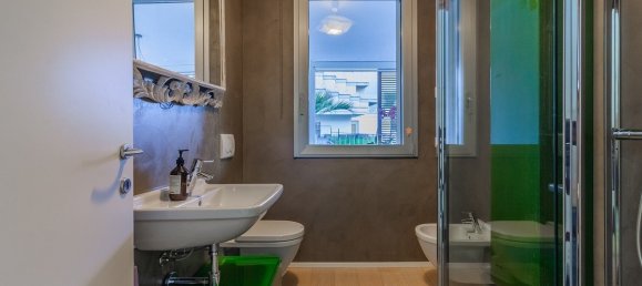 Квартира с 3 спальнями в Мальграте, Италия № 228521 5