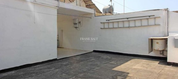 4 bedrooms House in Zebbug, Malta No. 11018 8