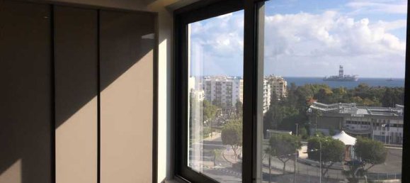 3 bedrooms Apartment in Limassol, Cyprus No. 17986 5