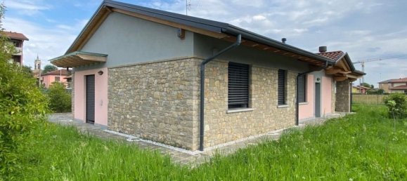 4 rooms Villa in Madone, Italy No. 156047 2