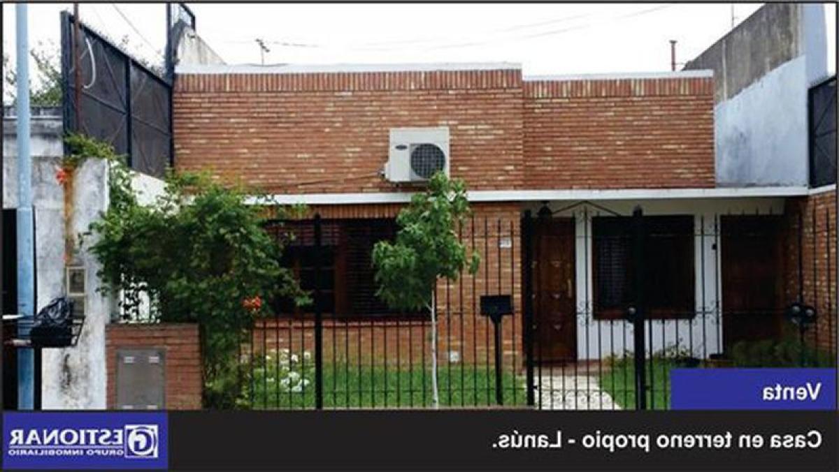 Casa de 2 dormitorios en Lanús, Argentina No. 58471