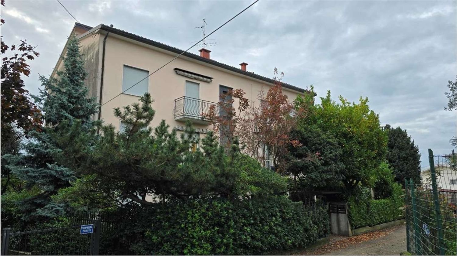 4-salle Appartement à Como, Italy No. 2828