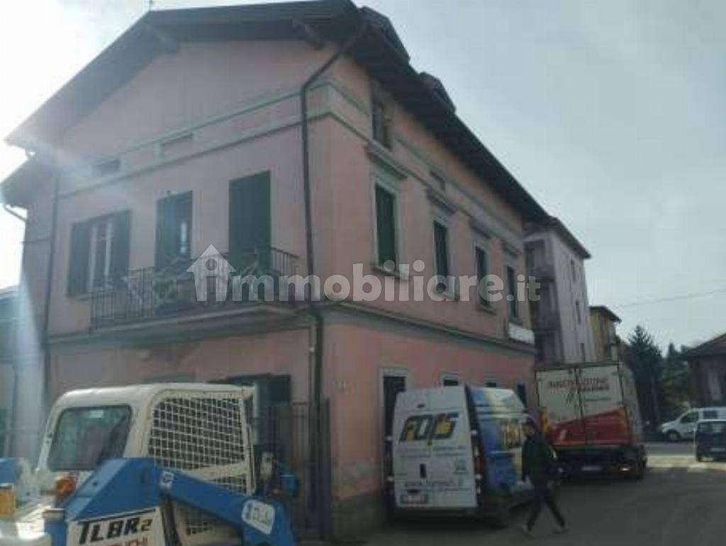 3 bedrooms Apartment in Varese, Italy No. 283480