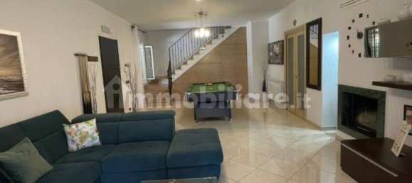 4 bedrooms Villa in Rome, Italy No. 67229 3