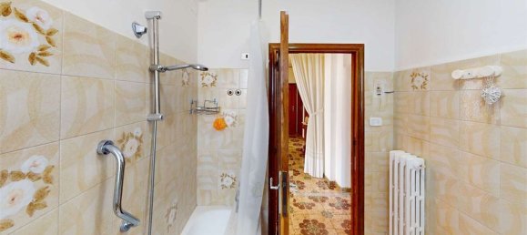 5 Schlafzimmer Wohnung in Osimo, Italy, Nr. 327865 18