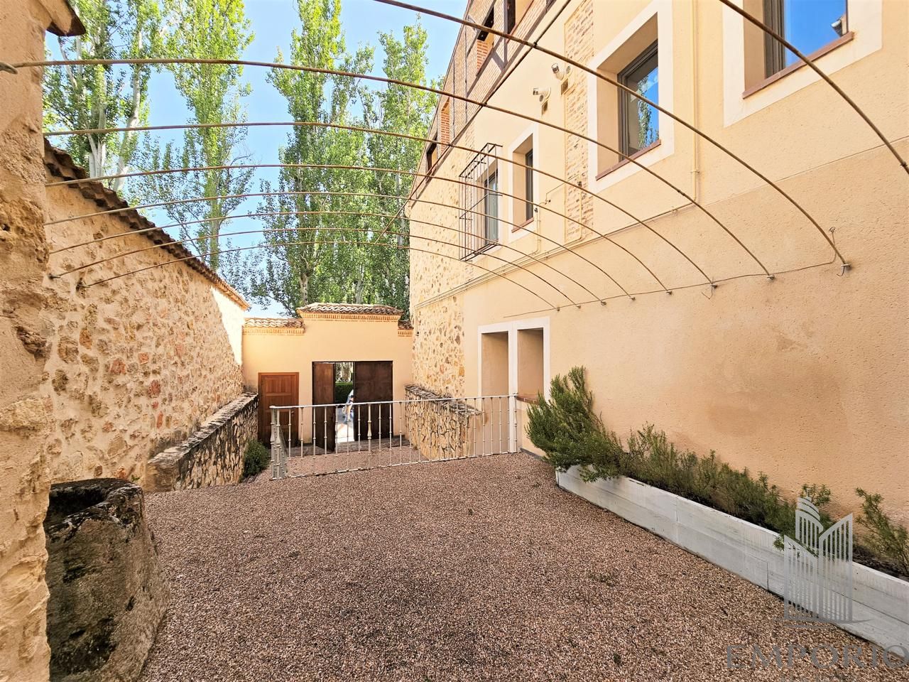 Propiedad comercial de 5 habitaciónes en Segovia, Spain No. 145337