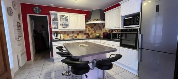 5 bedrooms House in Arcay, France No. 67672 6