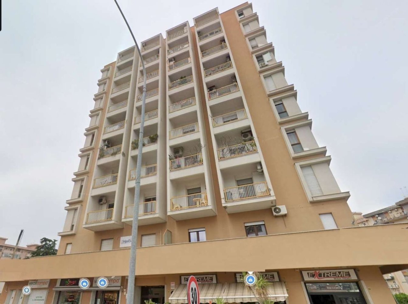 4 rooms Apartment in Palermo, Italy No. 269423