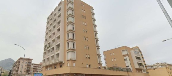 4 rooms Apartment in Palermo, Italy No. 269423 3