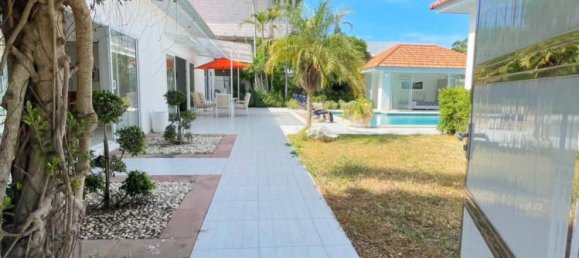 12 bedrooms Villa in Pattaya, Thailand No. 4230 24