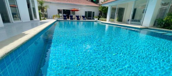 12 bedrooms Villa in Pattaya, Thailand No. 4230 14