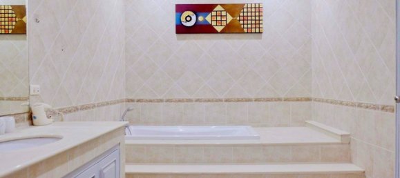 12 bedrooms Villa in Pattaya, Thailand No. 4230 10