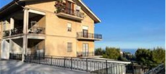 7 rooms Apartment in Fermo, Italy No. 93944 5