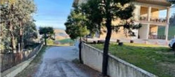 7 rooms Apartment in Fermo, Italy No. 93944 4