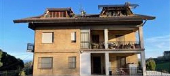 7 rooms Apartment in Fermo, Italy No. 93944 3