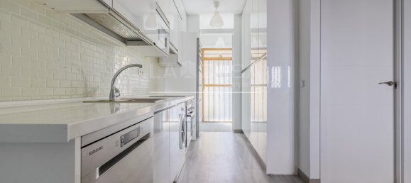 4 bedrooms Apartment in Madrid, Spain No. 172620 6