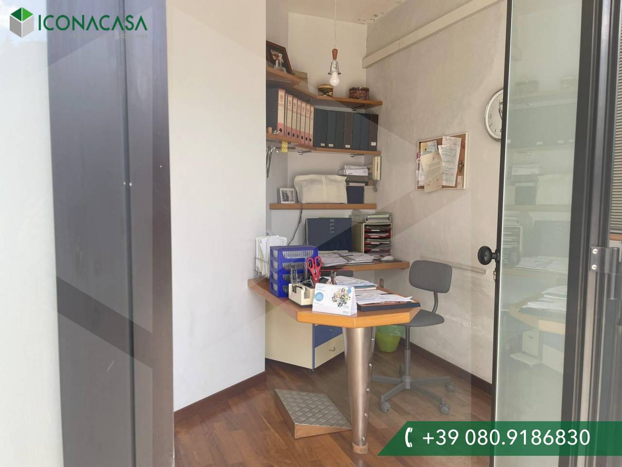 2 rooms Commercial property in Bari, Italy No. 29298