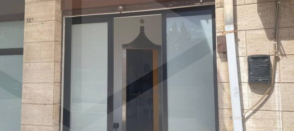 Коммерческая недвижимость с 2 комнатами в Бари, Италия № 29298 13