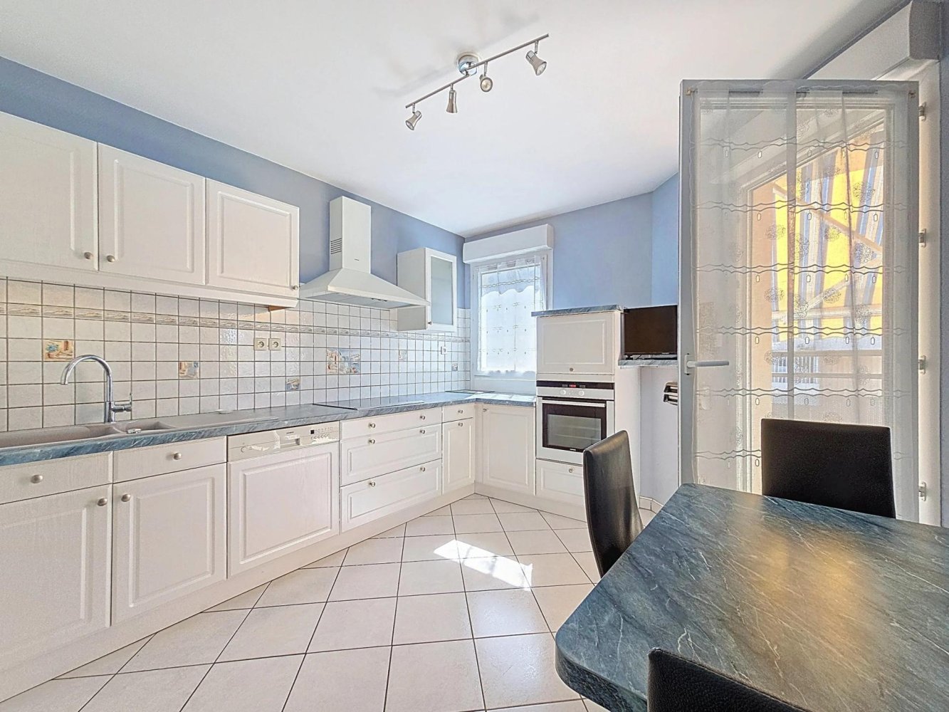 2 chambres Appartement à Villeurbanne, France No. 284210