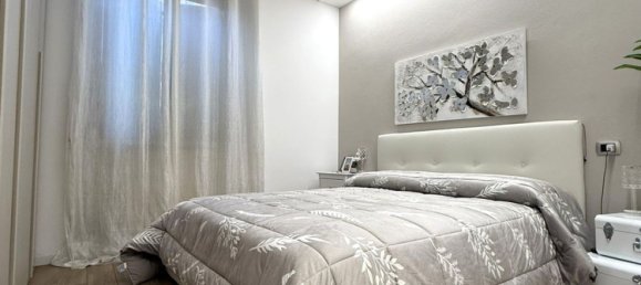 2-salle Appartement à Giussano, Italy No. 237881 11