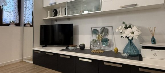 2-salle Appartement à Giussano, Italy No. 237881 4