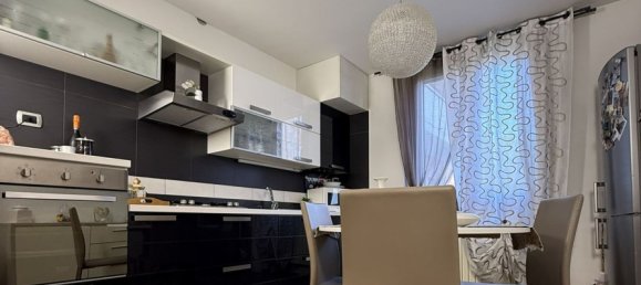 2-salle Appartement à Giussano, Italy No. 237881 2