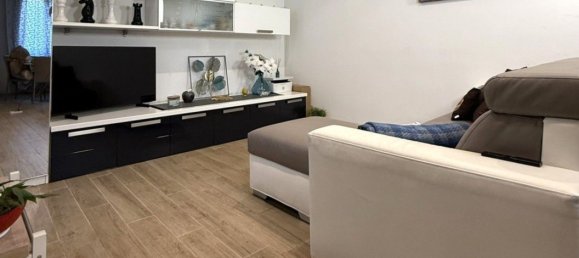 2-salle Appartement à Giussano, Italy No. 237881 5