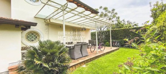 4 bedrooms Villa in Pietrasanta, Italy No. 174575 2