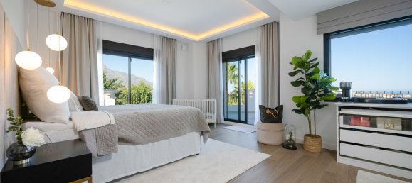 5 bedrooms Villa in La Quinta, Spain No. 4647 27