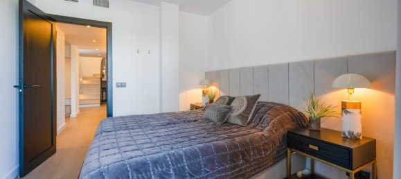 5 bedrooms Villa in La Quinta, Spain No. 4647 19