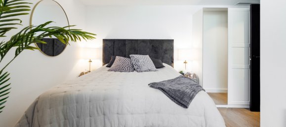 5 bedrooms Villa in La Quinta, Spain No. 4647 17