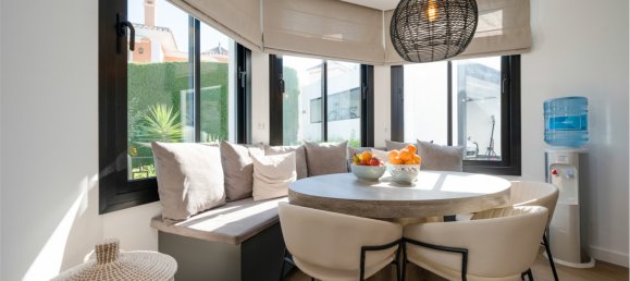 5 bedrooms Villa in La Quinta, Spain No. 4647 9