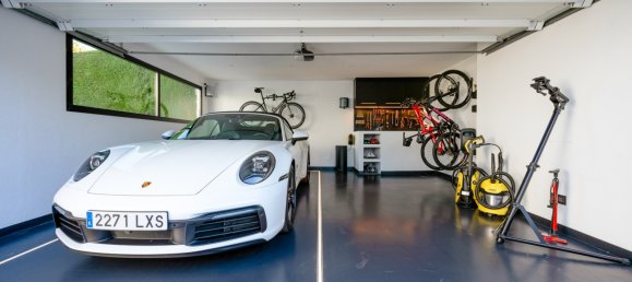 5 bedrooms Villa in La Quinta, Spain No. 4647 6