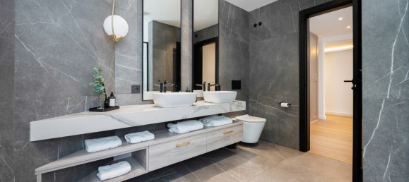 5 bedrooms Villa in La Quinta, Spain No. 4647 13